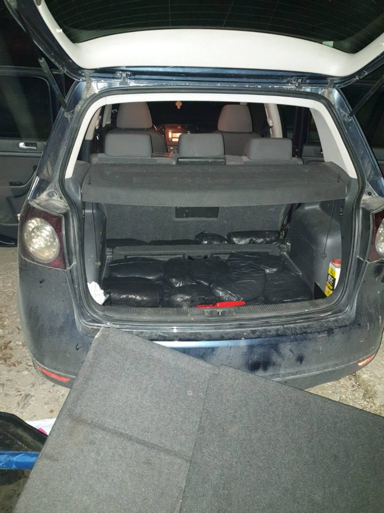 Автомобил с тайник