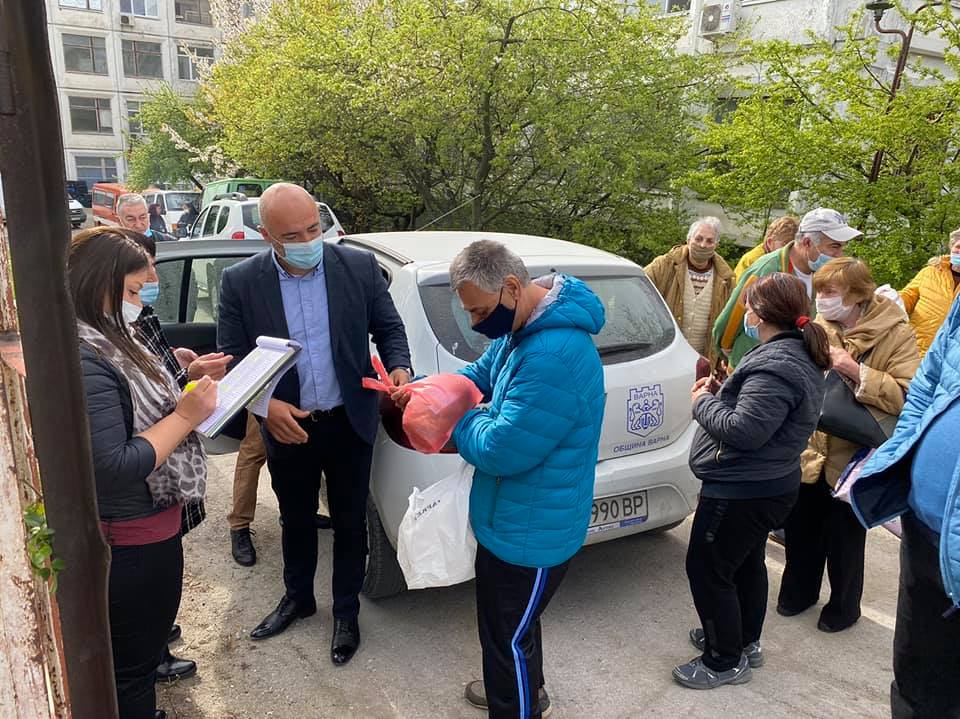 Кметът на "Владиславово" Николай Костадинов отново зарадва нуждаещите се в района за Великден