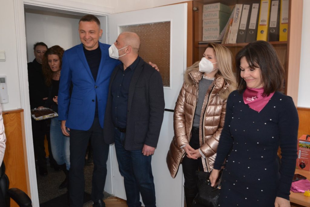 Иван Портних на откриването на нов офис на фондация "Искам бебе"