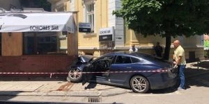 Катастрофиралата "Тесла" на ул. "Шишман" и "Хан Крум" в столицата. Снимка Елица Белишка, 24chasa.bg
