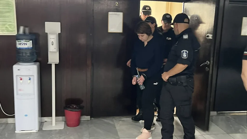 Кристина от панделата.