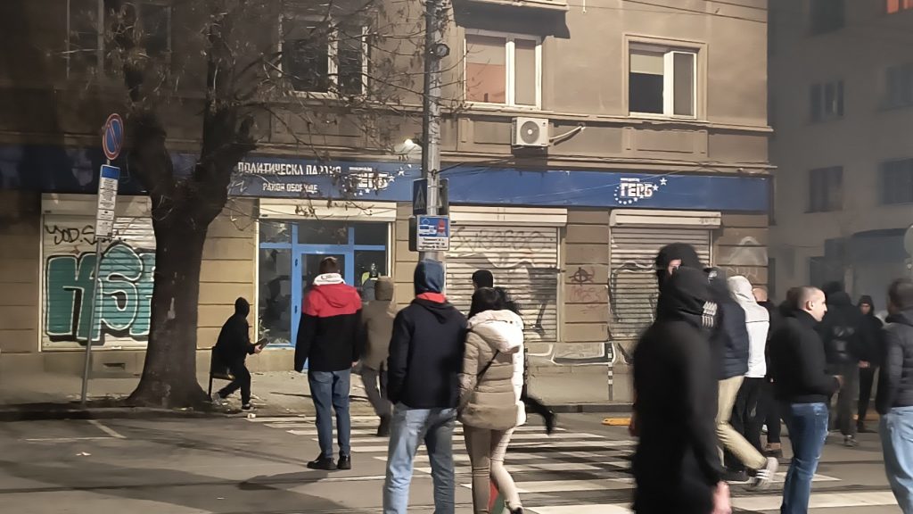 Атака срещу офиса на ГЕРБ.