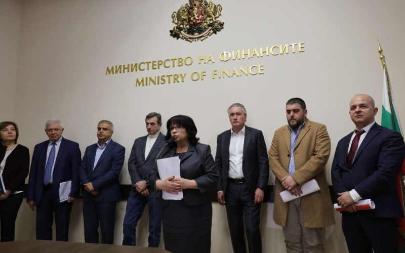 В Министерство на финансите (МФ) се проведе среща със социалните партньори – работодателските организации и синдикатите, във връзка с подготовката на Закона за държавния бюджет и бюджетите на ДОО и НЗОК за 2026 г.