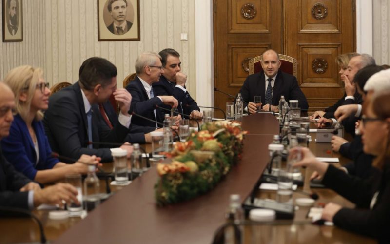 Президентът Румен Радев проведе консултация с парламентарната група на ПП-ДБ в 51-ото Народно събрание.