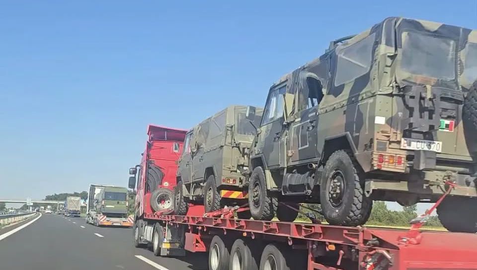 Конвои военна техника.