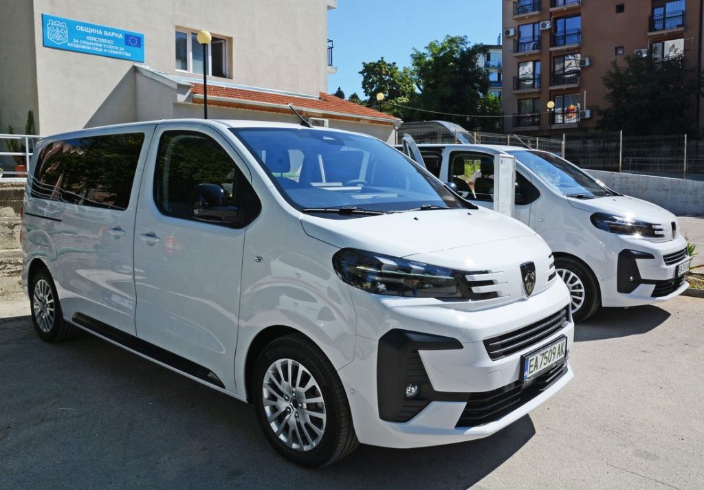 Електромобили.