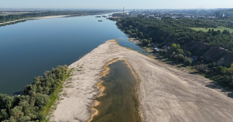 Дунав продължава да пресъхва: Понижения в целия български участък.
